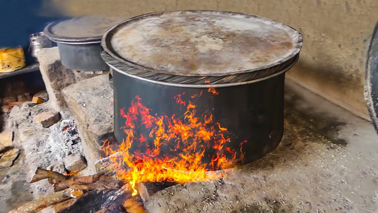 #HYDERABADI MUSLIM MAKING CHICKEN DUM BIRYANI | YAMMY AND TASTY HYDERABADI BIRYANI street food | STREET FOOD