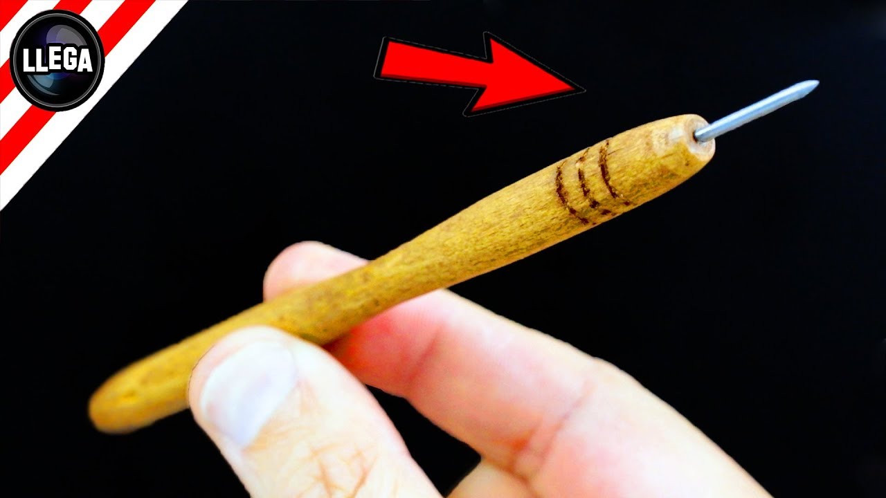 Trozo De Madera Con La Punta Afilada Para Clavarlo