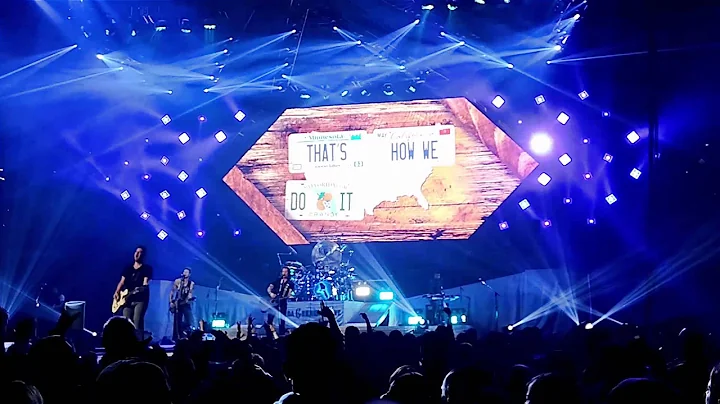 Florida Georgia Line - Round Here (Live 1/23/15)