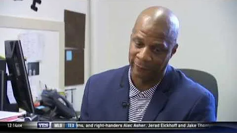 Darryl Strawberry talks to youngsters at the Yonke...