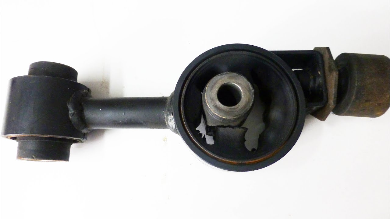 Changing broken 2010 Nissan Versa right upper torque strut mount