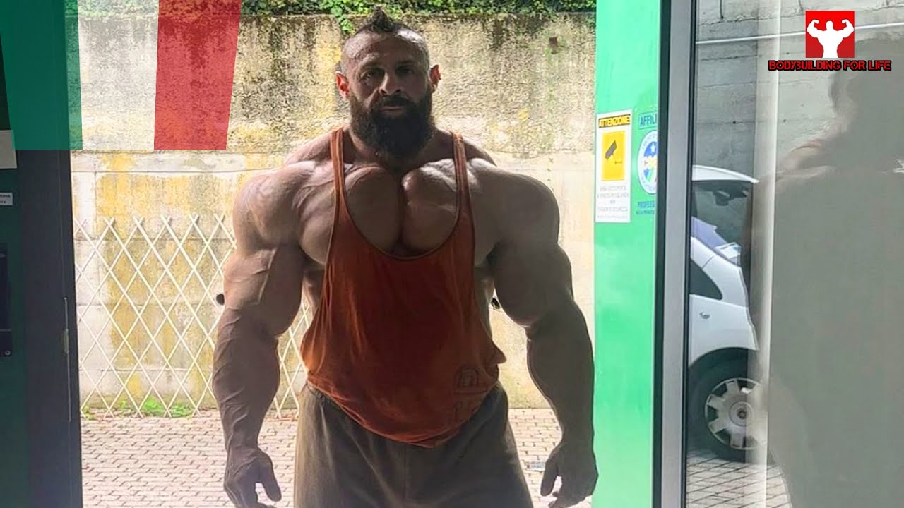 Italian &quot;Mass Monster&quot; Bodybuilder - Training Day
