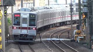 東武30000系と10030型急行　中板橋駅通過