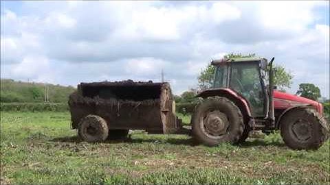 Muck spreading on the maize ground. Part 2 SPREADING