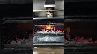 Todo listo para ahumar 🔥🥩 Parrilla de restaurante en Valencia España #chef #valencia #parrilla #asmr