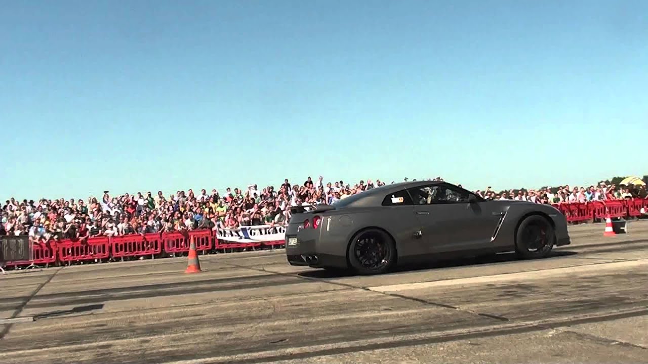 Nissan GTR R35 580HP vs. Trabant Turbo 3.0T  - 1/4 Mile - Race at Airport 20.05.2012