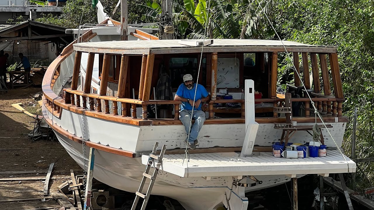 Complete tear down and rebuild of our rescued wooden boat’s pilothouse — Sailing Yabá 155