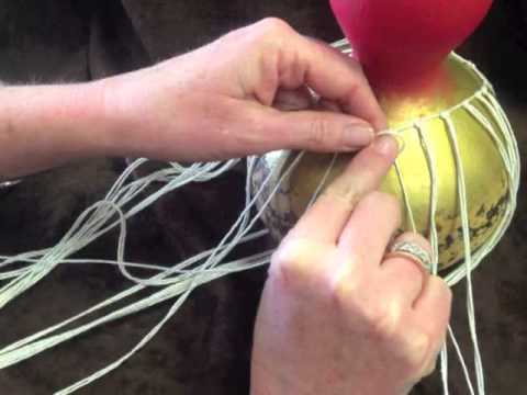 Video: Gourd-activiteiten voor kinderen - Hoe maak je een kalebas Maraca