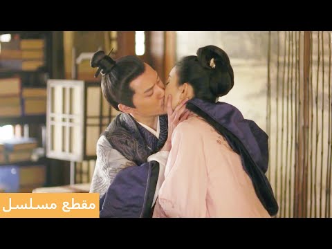 خدمت سندريلا الأمير بمفردها واستغل الأمير الفرصة لتقبيلها بالقوة