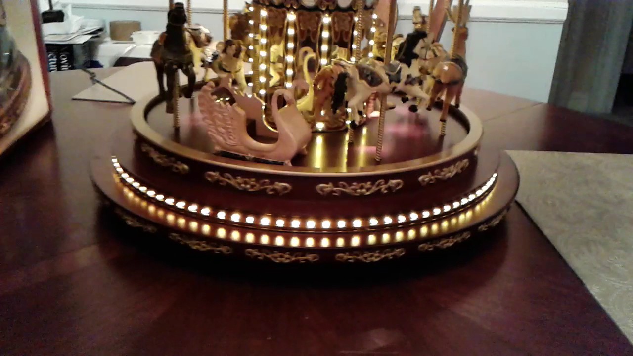 Mr. Christmas Marquee Grand Carousel 2008