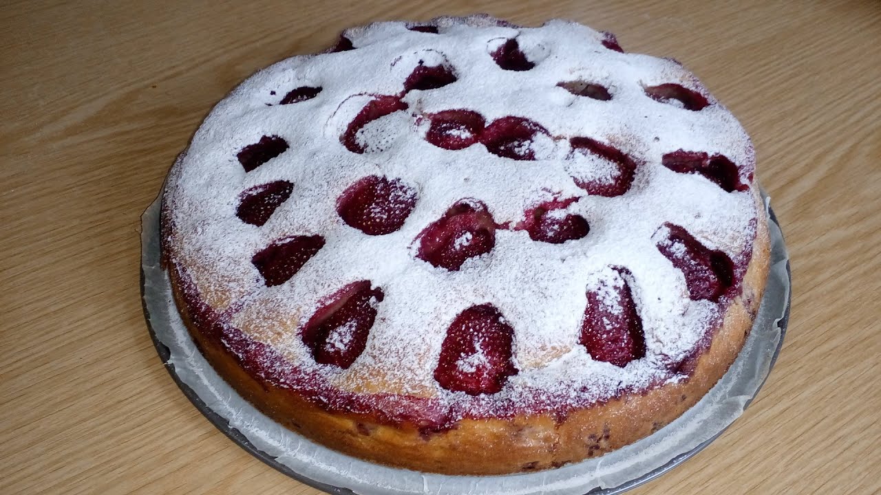 Ароматен сладкиш с ягоди ! Чудесно допълнение за чай или кафе !