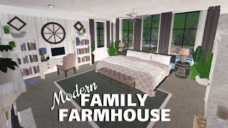 Building a MODERN FAMILY FARMHOUSE in Bloxburg! | Roblox Bloxburg ft @ParmeniaParker