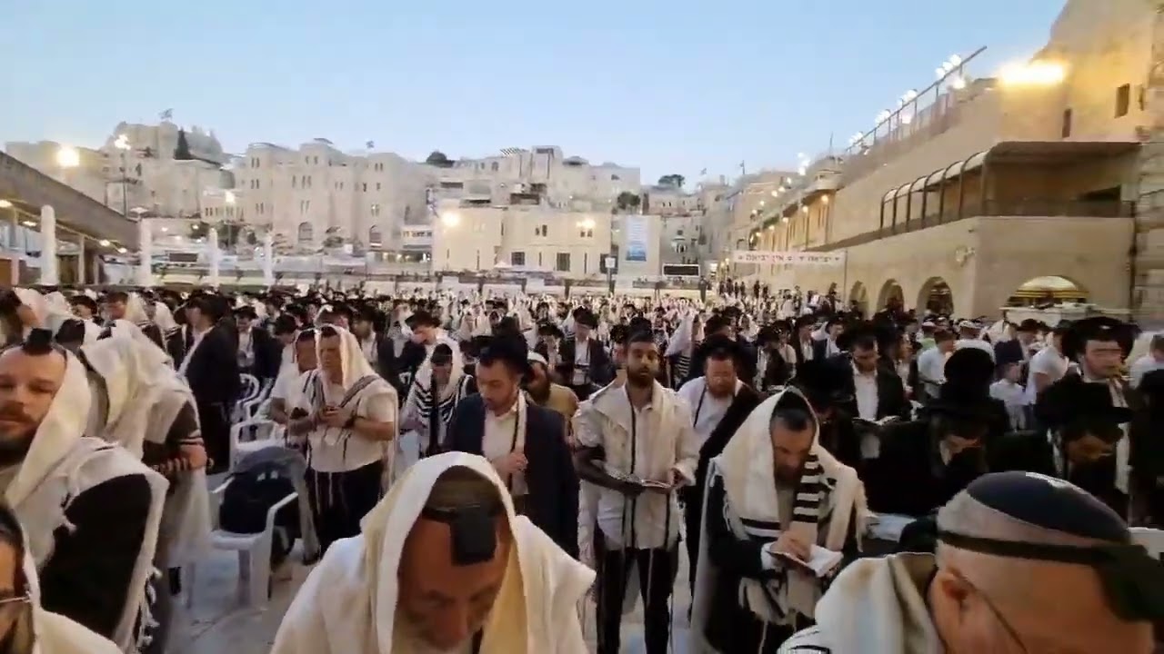 Rosh Chodesh Sivan Hallel at the Kosel