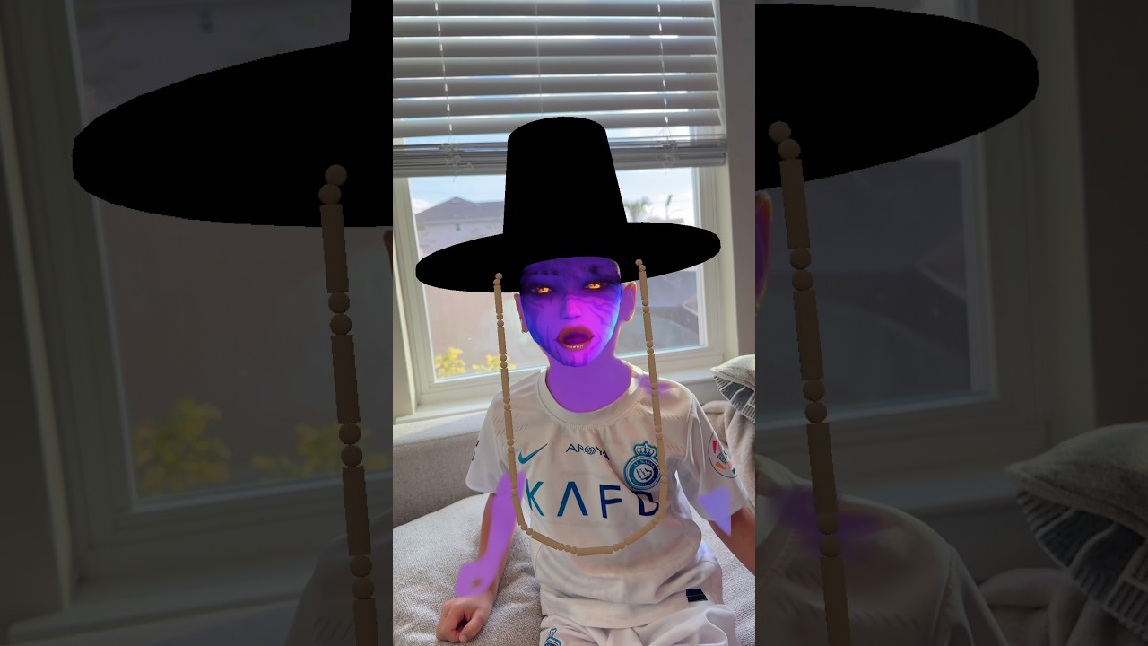 Он превратился в демона во время исполнения песни K-Pop!