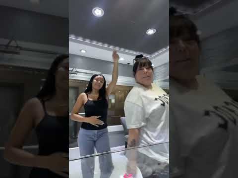 Brooklyn Queen & her Mom twerking in public 😱🍑. MOOD 4 Throw Sum Music Video!! drops tmr