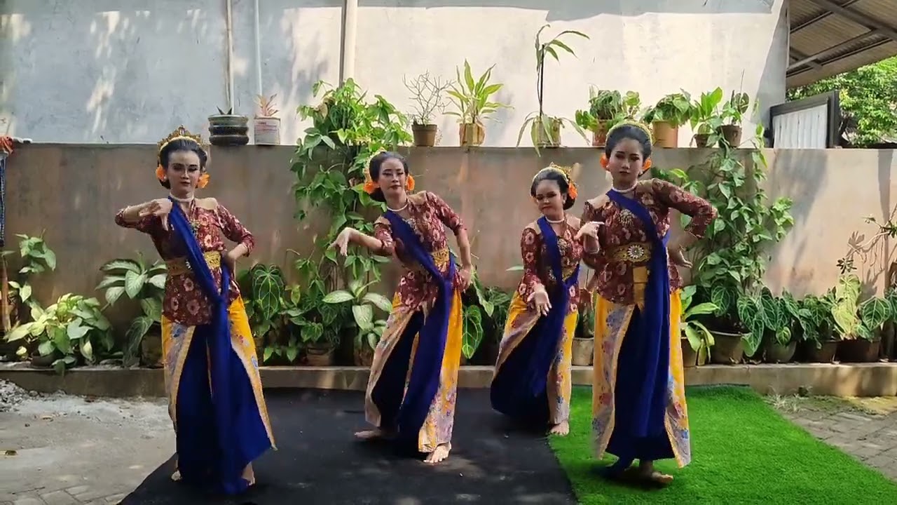 Tari Nyi ronggeng - Sanggar Dangiang Sunda - Koreo Siska Farida Susanti