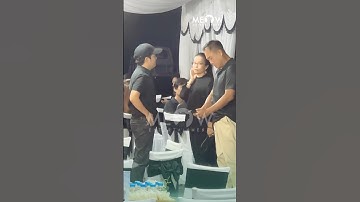 Ca sĩ Cẩm Ly đến viếng mẹ MC Đại Nghĩa, tranh thủ đến nói chuyện Trường Giang