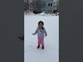 Año 2026 los niños disfrutando una gran nevada.
