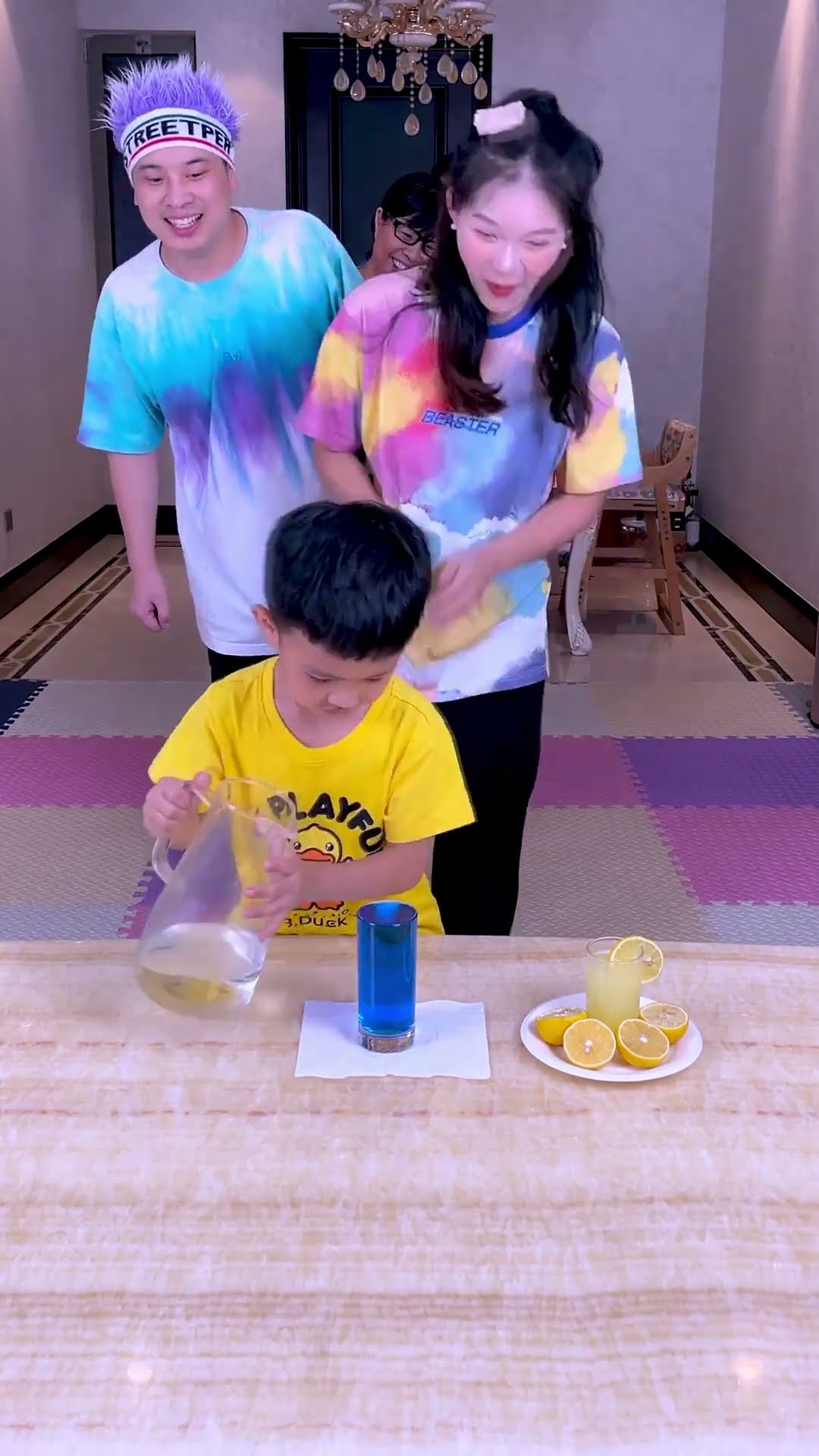 Pouring Water Challenge, So Exciting, Heartbeat#Christmas #Funnyfamily #Partygames #Funny #Shorts