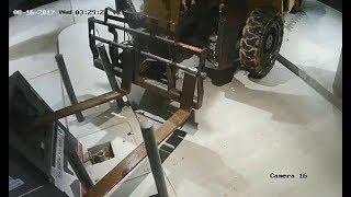 CCTV captures Arkansas thieves in forklift stealing an ATM