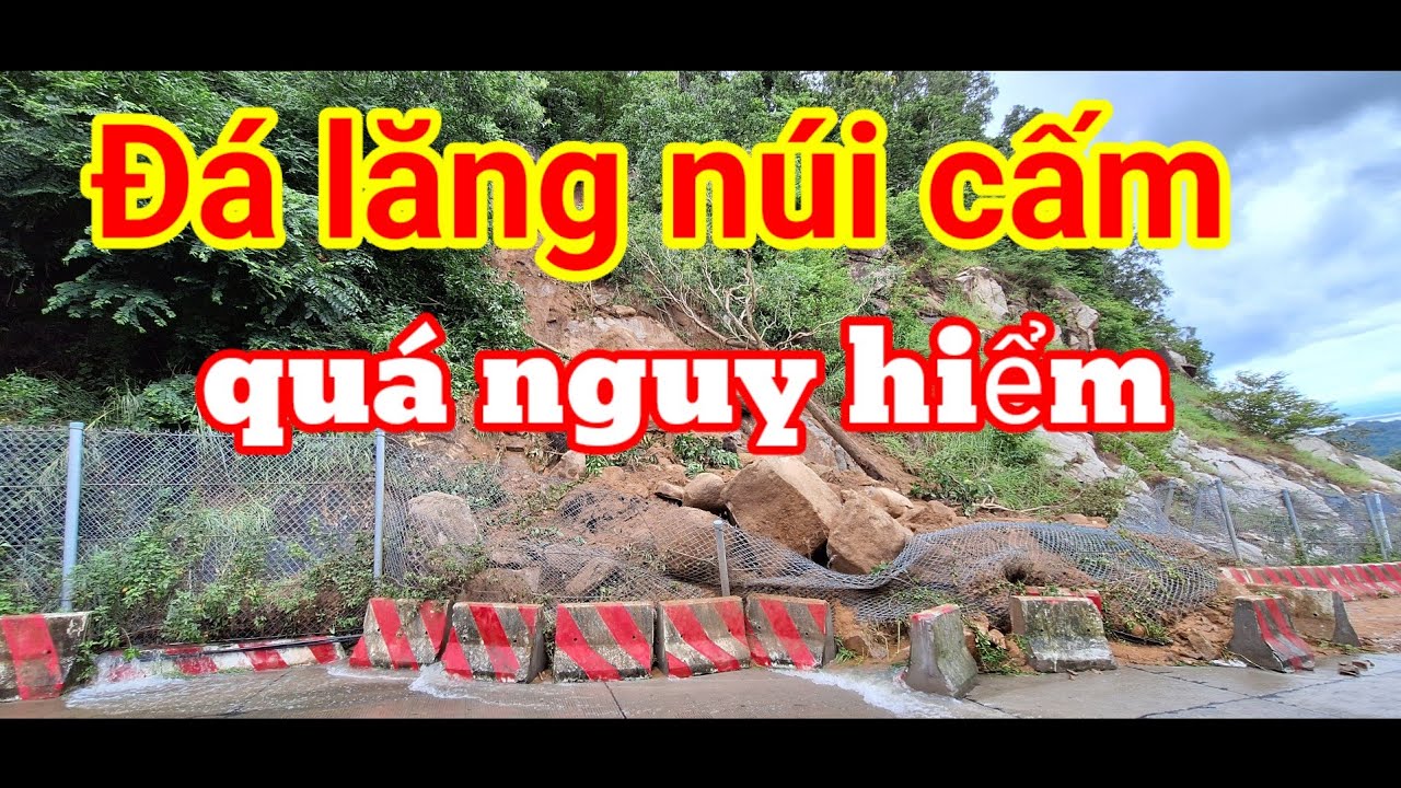 Mưa bão đá lăng ở núi cấm nước chảy như thác quá dữ