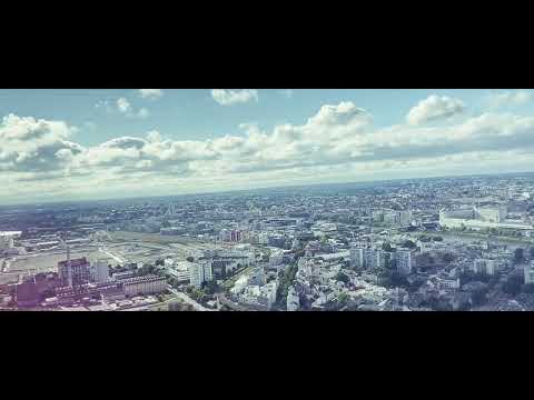 Premier vol du nouvel HéliSmur au-dessus de Nantes et du chantier du nouvel hôpital