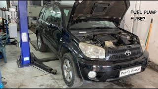 Toyota RAV4 Fuel pump fuse relay location replacement XA20