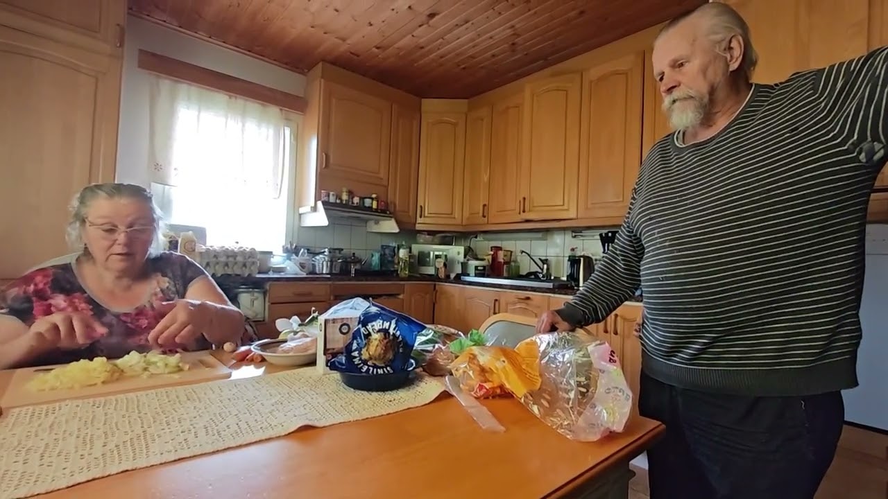 Kausi 5; jakso 30 - Täytetyt kesäkurpitsat ja salaatti Kiinankaalista & Arsin poronkäristys - TM !