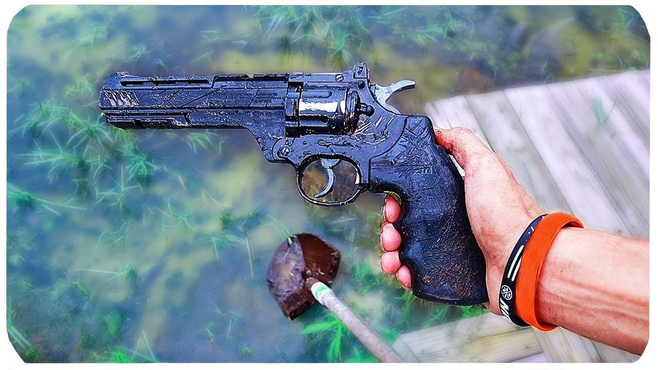 ACHEI UMA ARMA CAVANDO NO QUINTAL DA MANSÃO!!!