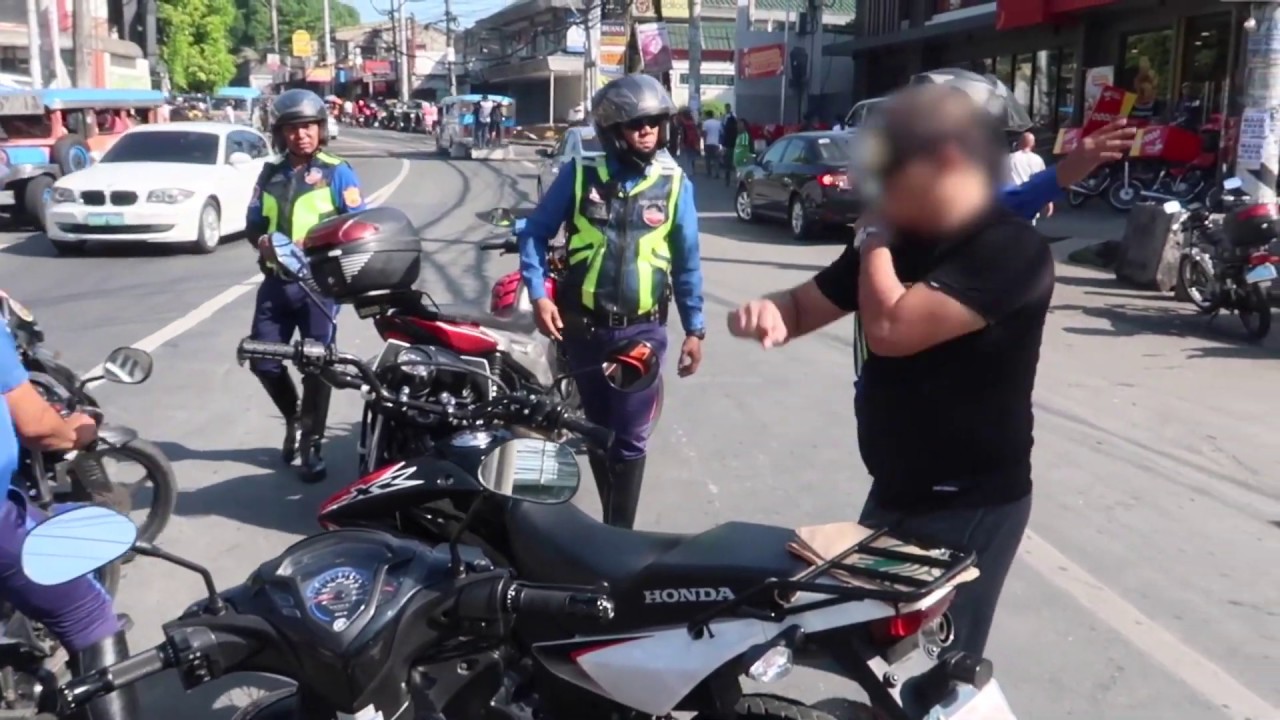 Motorcycle flees from enforcers