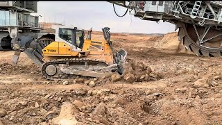 LİEBHERR 756 DOZER PARÇALIYOR_DOZER CRASHES SOIL AND ROCKS FOR THE ENERGY AND FUEL NEEDED BY PEOPLE
