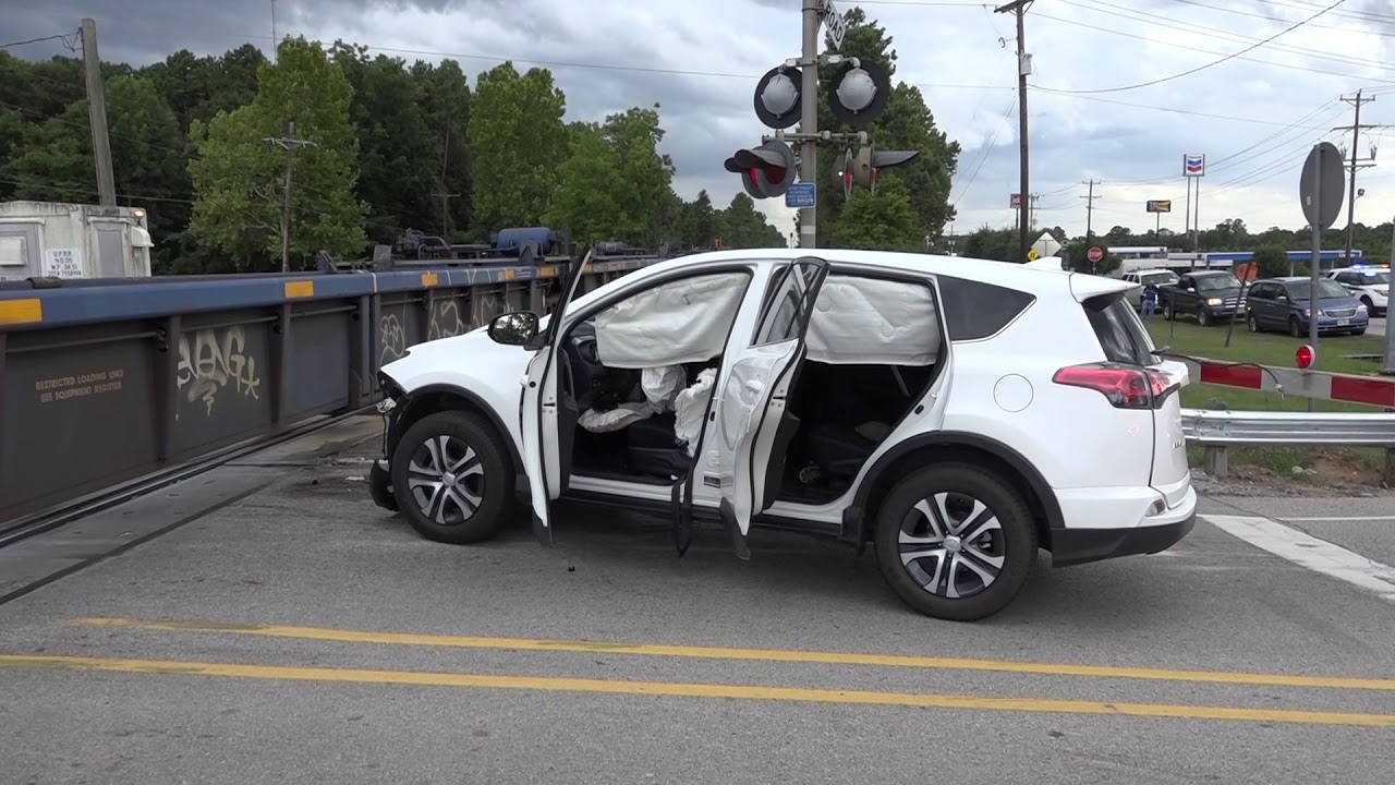 081018 SPLENDORA FM 2090 AUTO VS TRAIN CRASH - YouTube