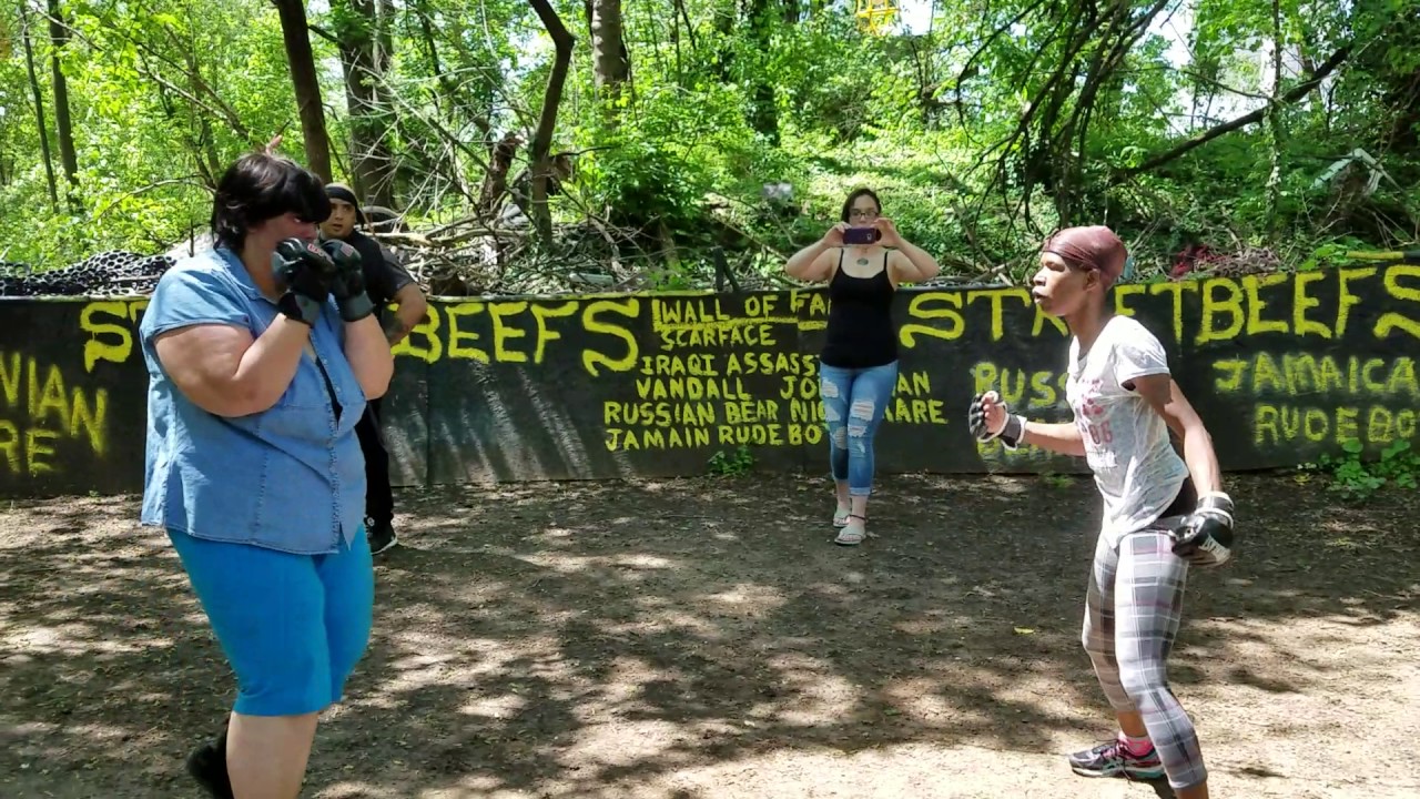 STREETBEEFS BEEF FIGHT BETWEEN WOMEN - YouTube