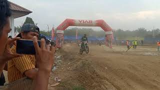 ARIEL VS ZIKRI ARDIAN DI KELAS SPESIAL ENGINE 85CC screenshot 4