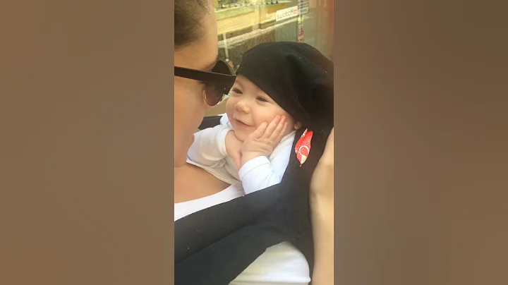 Sweet Baby Loves to Hear Mom Sing || ViralHog - DayDayNews