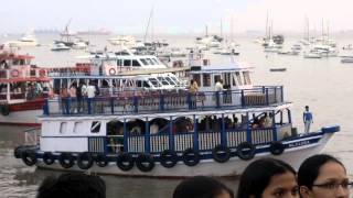 Boat sufar at gateway of India