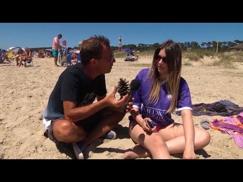 Prediciendo el futuro con la piña en la playa