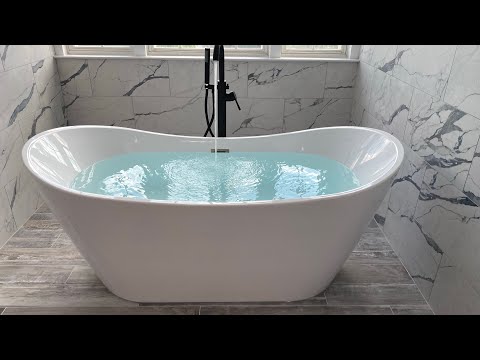 Video: Cómo agregar drama a tu baño con una bañera independiente