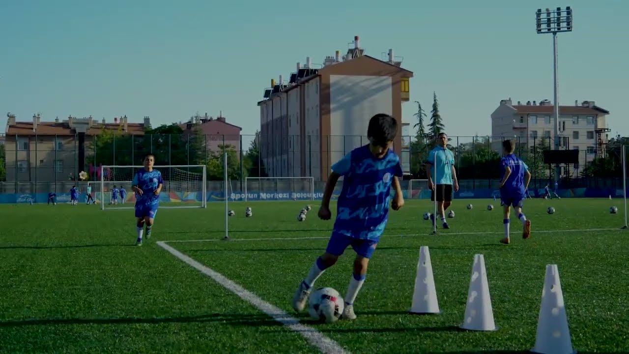 Selçuklu Belediyespor Kulübü Tesisleri - Selçuklu Belediyesi Suni Çim Saha