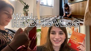 the vlog where i forgot to vlog but at least i read 2 books // WEEKLY READING VLOG @ClumsyCharlott