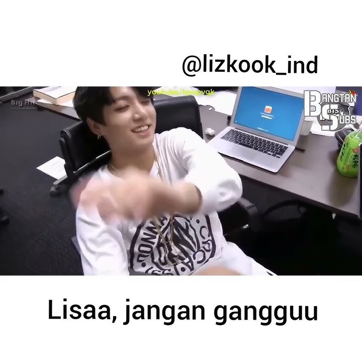Lisa wakes up jungkook😂 lizkook moment