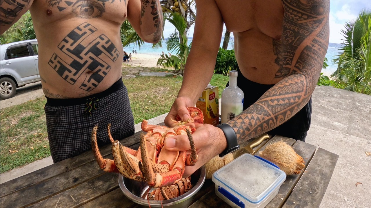 Первая дегустация кокосового краба на Раротонге 🇨🇰 | Делимся Унгой с дядюшкой Линлингом | TMN 2025