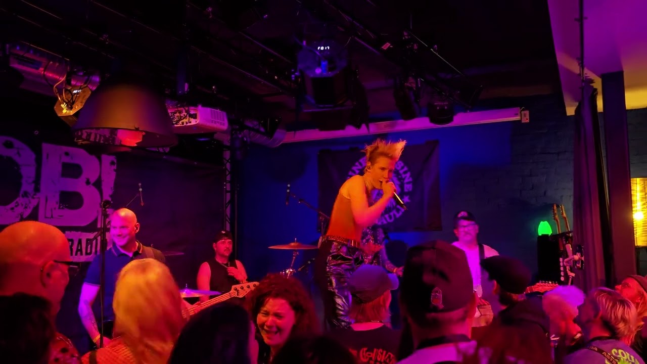 DEINE COUSINE - BIELEFELD, PARIS ODER MADRID (Live in Kassel, Radio Bob - Privatkonzert 28.02.2025)