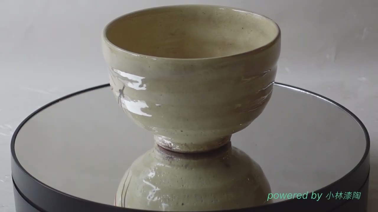 究極の美◾️蔵から焦茶色のつぶつぶした美しい雰囲気の抹茶茶碗が出て来ました。 美濃焼 清秀 作 粉引 松葉紋 抹茶碗 回してみました - YouTube