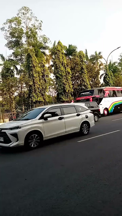 Konvoi Bus PO SINAR JAYA dan Bus Pariwisata B1G