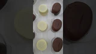 14 Traditional Pralines Dark, Milk & White .1949