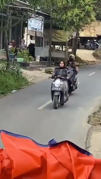 mandi di kolam❌      mandi di Bak belakang✅
