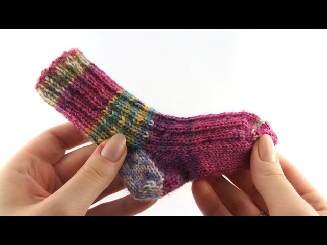 Bitty & Cozy Newborn Socks Knitting Pattern (FREE!) — Under A Tin Roof