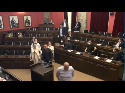 მწვავე ურთიერთბრალდებების შემდეგ ოპოზიციამ კომიტეტის სხდომა პროტესტის ნიშნად დატოვა