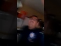 Policías invaden casa y golpean a embarazada (VIDEO)